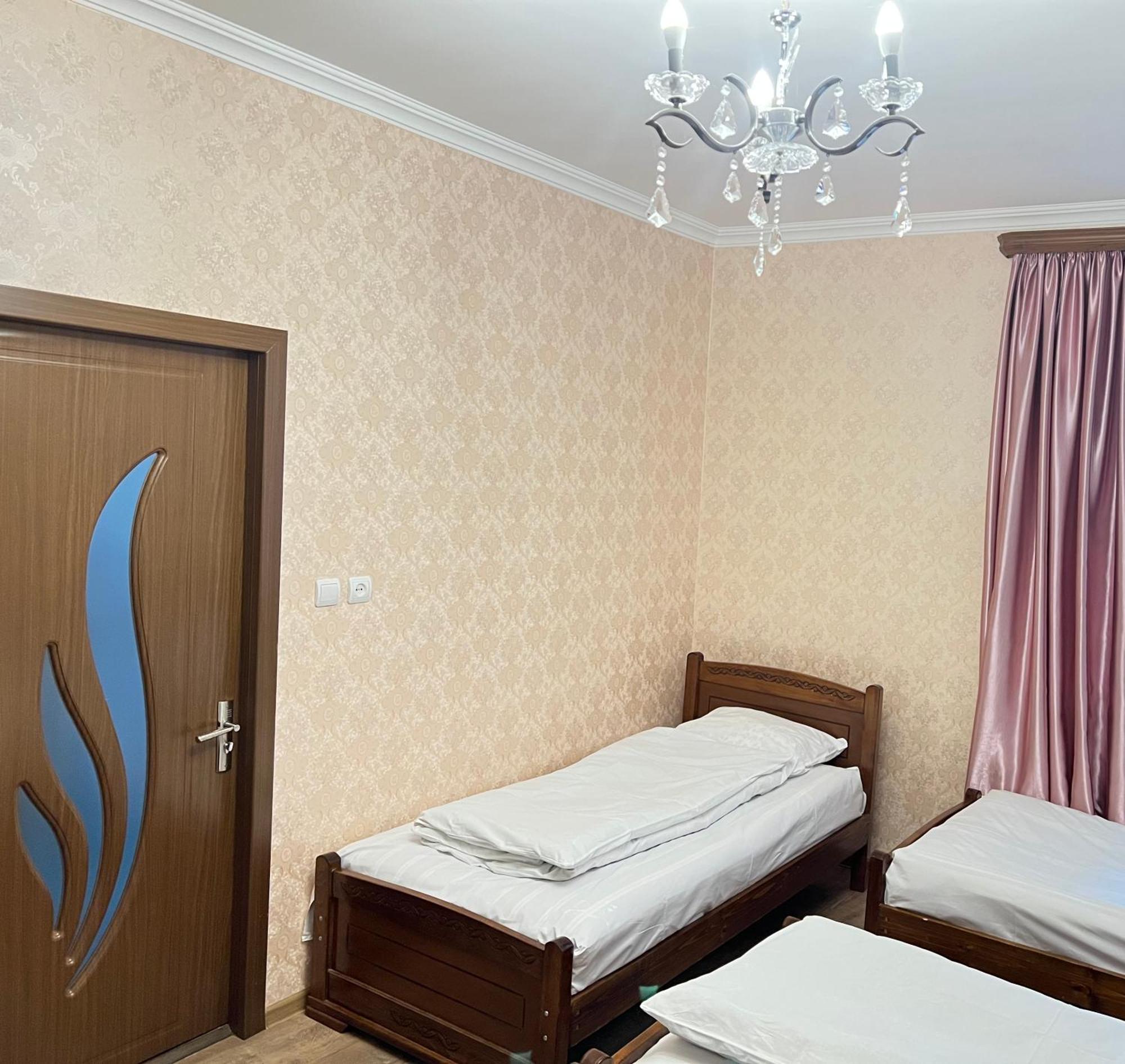 Mikheil Pitskhelauri Guest House Kazbegi Bagian luar foto