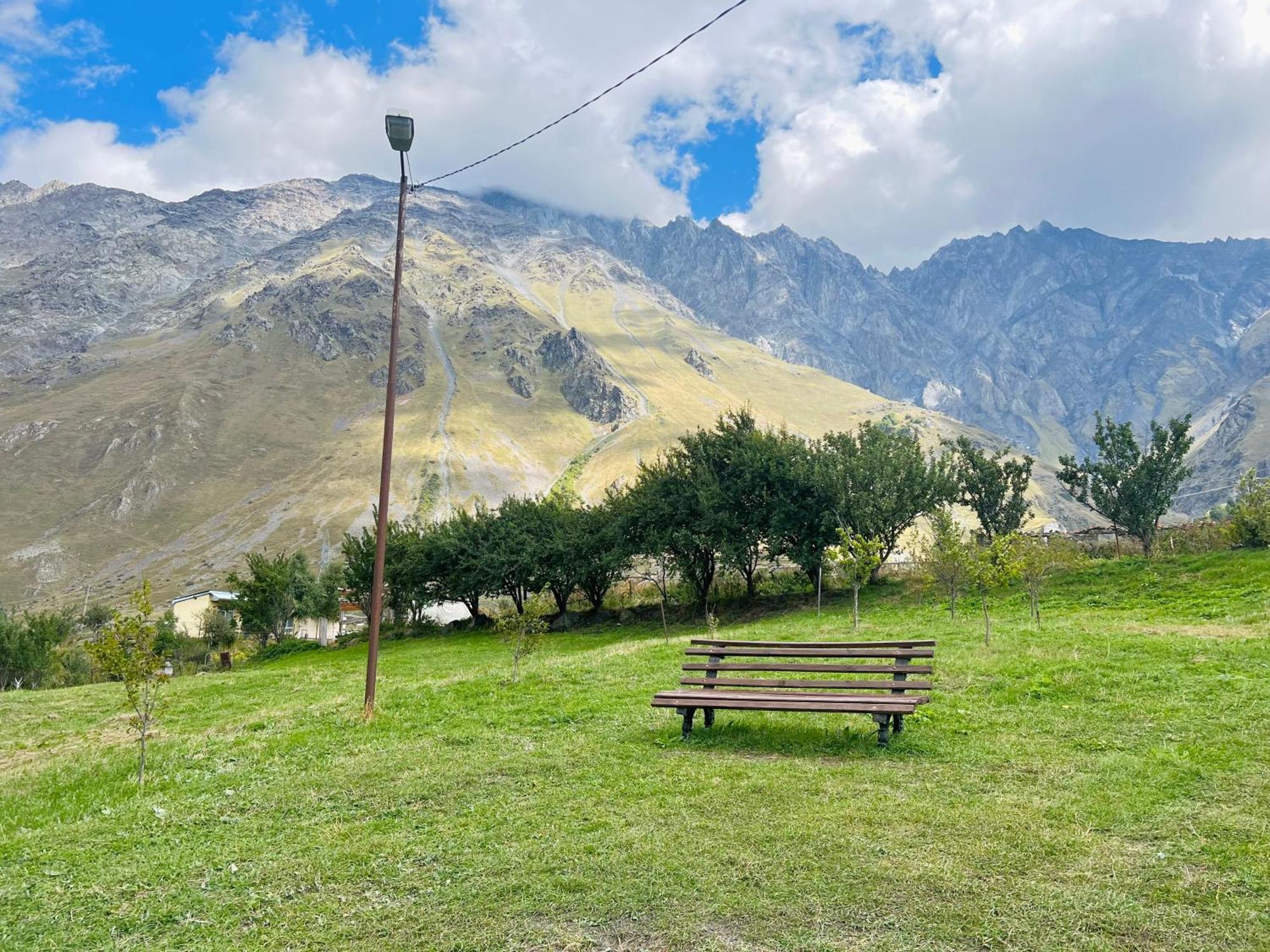 Mikheil Pitskhelauri Guest House Kazbegi Bagian luar foto