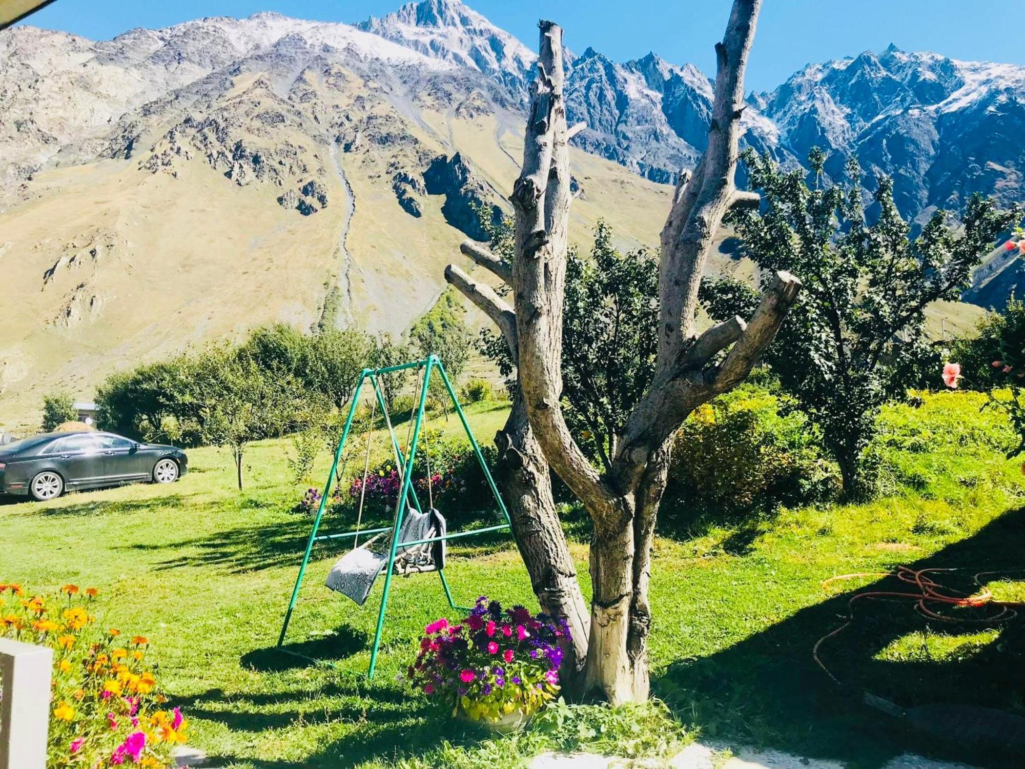 Mikheil Pitskhelauri Guest House Kazbegi Bagian luar foto