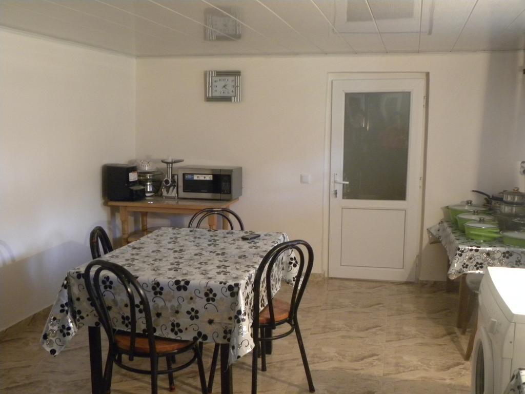 Mikheil Pitskhelauri Guest House Kazbegi Bagian luar foto